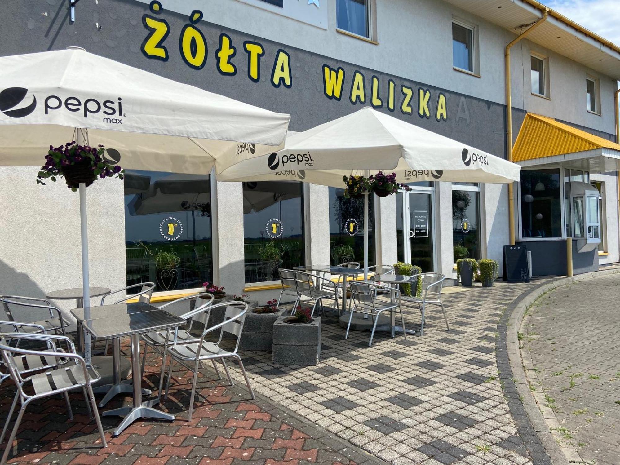 ホテル Zolta Walizka Gosciniec Podrzewie エクステリア 写真